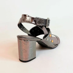 SALTO BLOCO METALIZADO COM TACHAS na internet