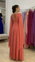 Vestido de festa Bela, em tule Coral com brilho, modelo manga-capa. - comprar online