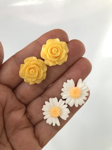 Brincos Mini Rosas Kit - 20MM / Margarida - comprar online