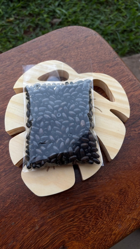 Bolinha de madeira feijão 10x7mm pacote com 50g
