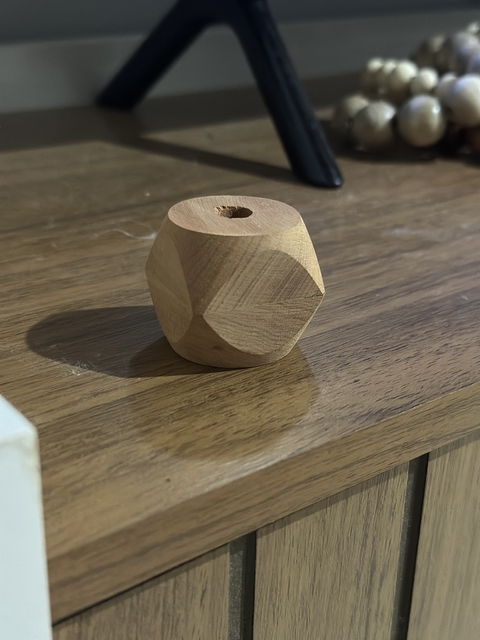 Cubo lapidado 4x4cm nobre