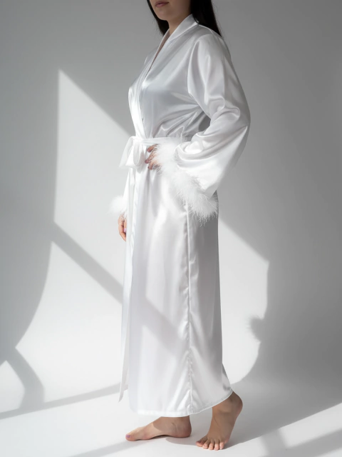 Robe Natalia - Cetim - Robe Longo com Manga Longa de Plumas - comprar online
