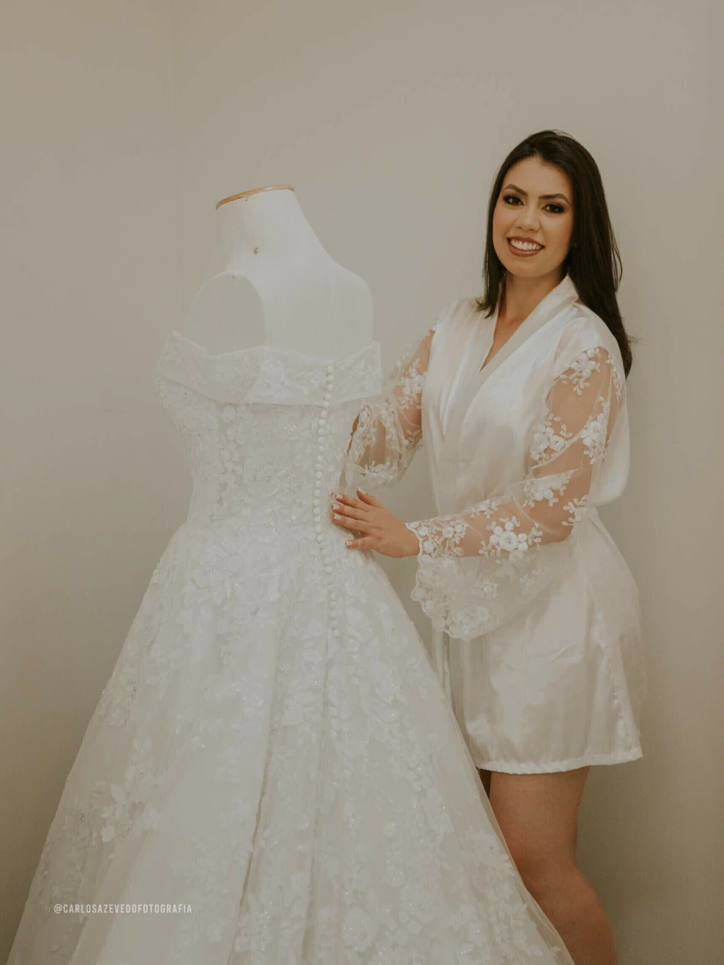 Robe Adrielle - Cetim - Robe Curto com Manga Longa de Tule Rendado