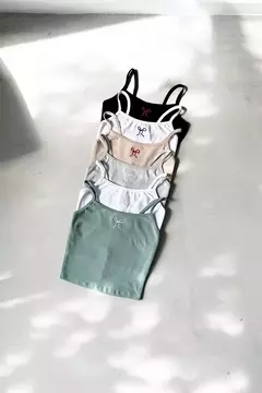 MUSCULOSA TIRITAS MOÑO BORDADO - comprar online