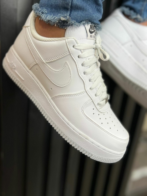 Tênis Nike Air Force 1 '07