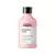 Botella de shampoo Vitamino Color de L'Oréal Professionnel, formulado con resveratrol, para cabellos coloreados.