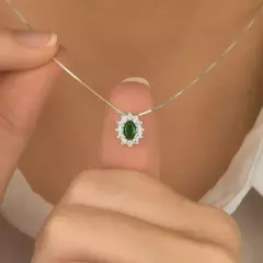 Gargantilha Aura Esmeralda na internet
