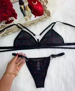 CONJUNTO CORAÇÕES - PRETO COM CORAÇÃO VERMELHO - comprar online