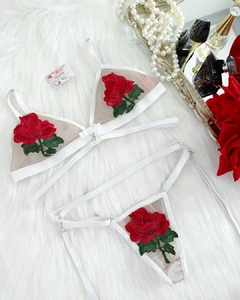 Conjunto Strappy em tule com aplicação floral + Cinta-liga