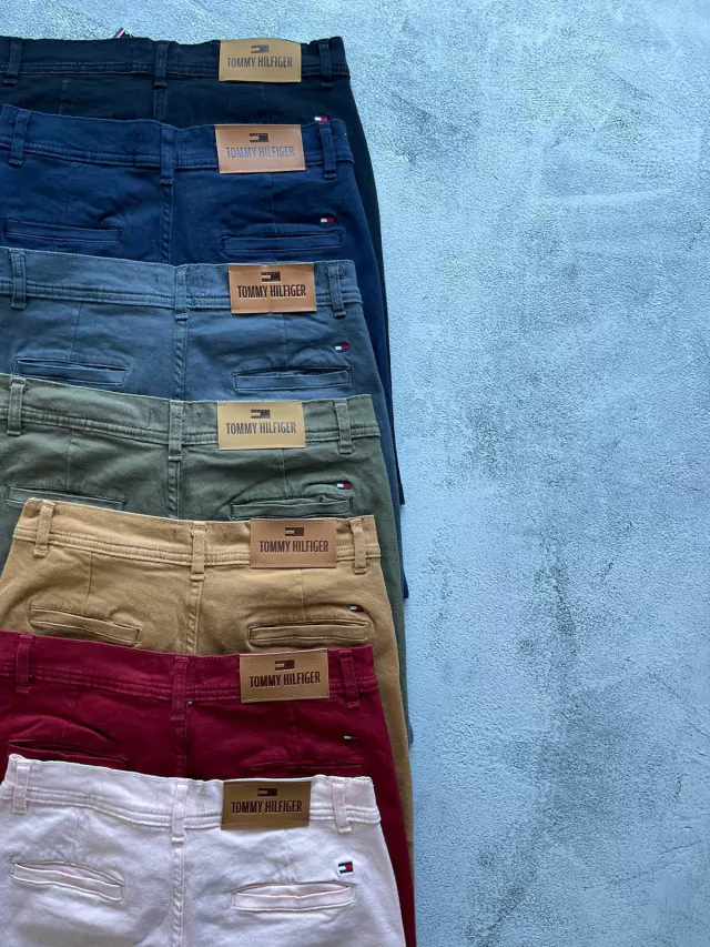 Bermuda gabardina Tommy Hilfiger bordó — imagen 3