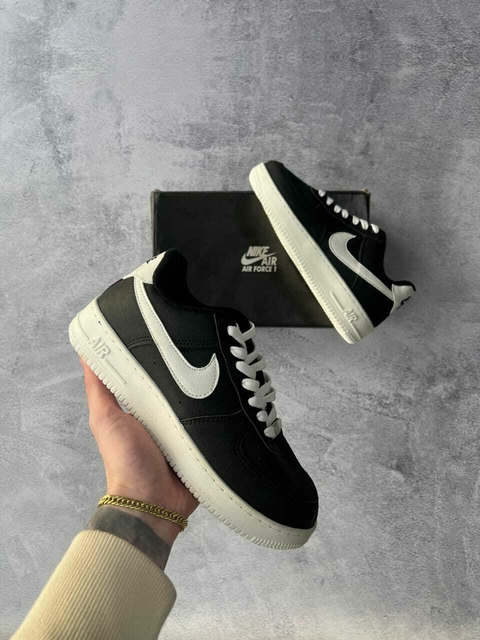 Zapatillas NIKE Air Force negras base blanca