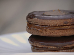 Alfajor de chocolate y dulce de leche