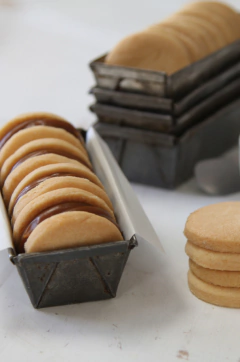 alfajor manteca y dulce de leche