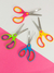 tesoura confort emborrachada - tris - cores neon - 15 cm