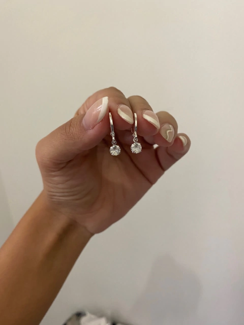 Argola uma zircônia prata (AG30)