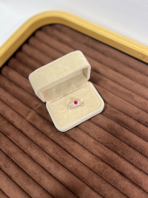 Anel solitário rosa