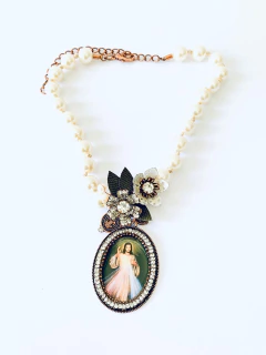 COLAR PEROLA BRANCA JESUS MISERICORDIOSO - comprar online