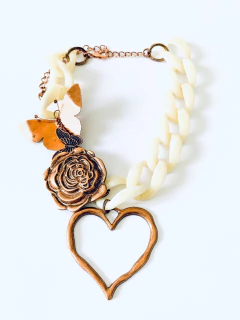 COLAR CORAÇÃO E FLOR - comprar online