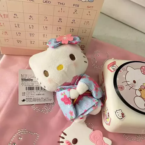 Chaveiro de Pelúcia Hello Kitty de Kimono - Sanrio