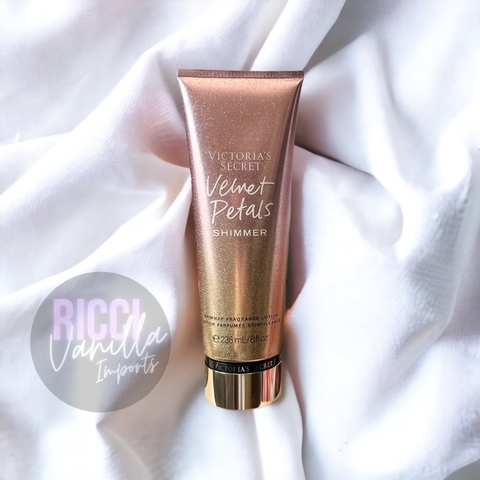Creme Hidratante Victoria`s Secret Velvet Petals Shimmer (com micropartículas de brilho) ORIGINAL