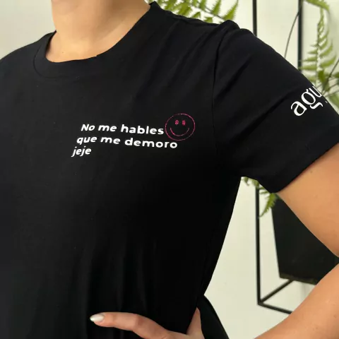 REMERA NO ME HABLES QUE ME DEMORO