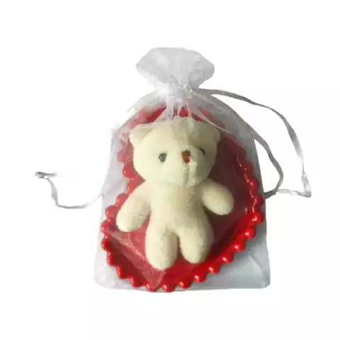 Mini Kit Presente Bandeja de coração em porcelana com ursinho em pelúcia