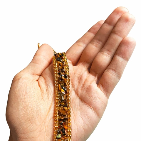 Manta De Pedraria E Cascalhos Marrom Com Corrente Dourada Rolo