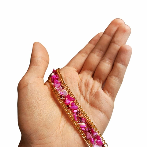 Manta De Pedraria E Cascalhos Pink Com Corrente Dourada Rolo