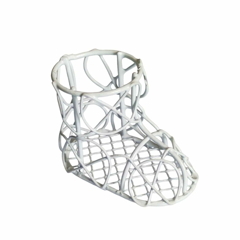 Mini Botinha Aramada Branca Para Lembrancinhas E Decoração - 4,5x6cm.