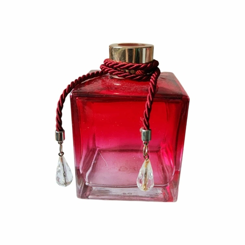 Frasco De Vidro Quadrado Vermelho De 250ml - Tampa Difusora Dourada