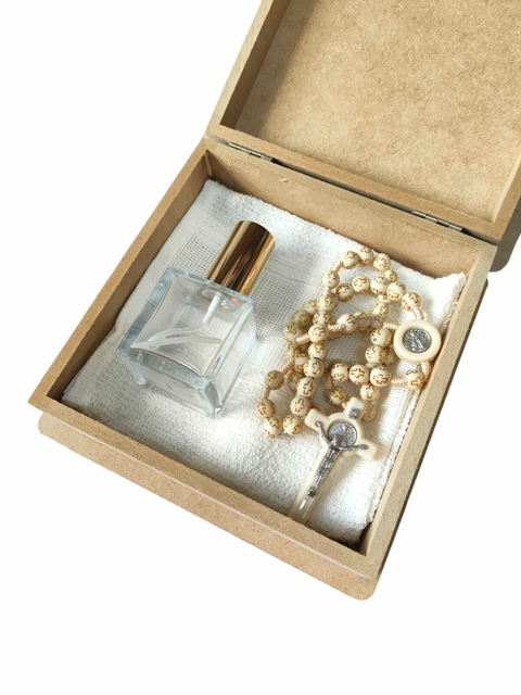 Caixa De MDF 16x16x05cm. Com Frasco, Toalhinha E Terço Para Lembranças E Presentes