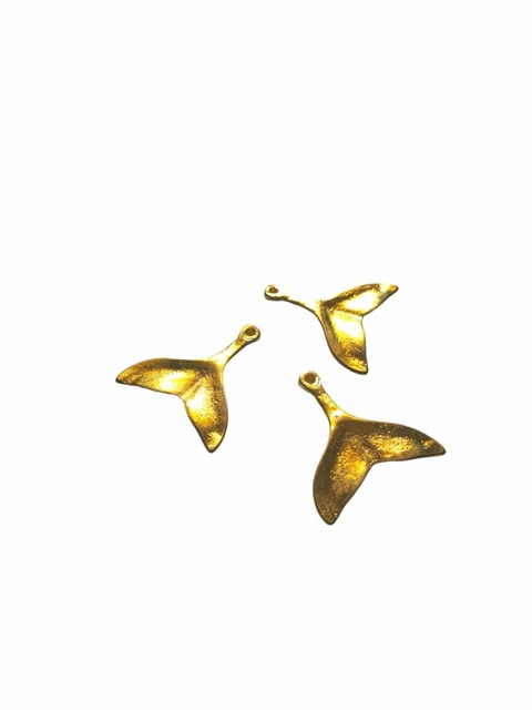 Pingente De Metal Dourado Modelo Calda De Peixe Sereia