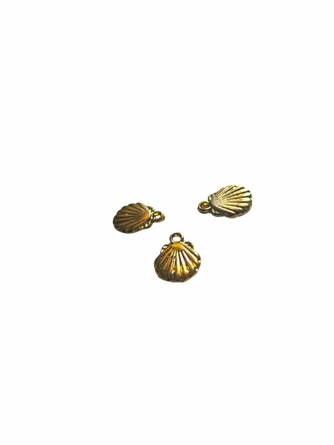 Pingente De Metal Dourado Modelo Concha Do Mar
