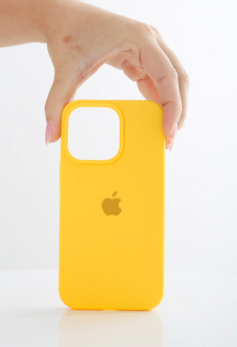 Capinha iPhone 13 Pro Silicone Aveludado - Amarela