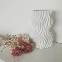 Florero Waves 23.5cm - ADRIANA MENDEZ HOME