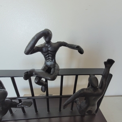 Adorno 3 Hombres Trepando - ADRIANA MENDEZ HOME