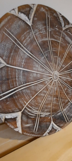 Bandeja de madera tallada 35cm - comprar online