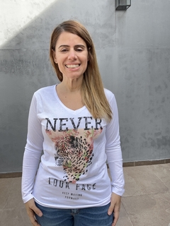 Remera Never Look - comprar online