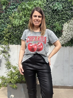 Remera Cherry Pain en internet