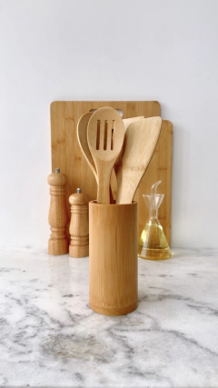 KIT UTENSÍLIOS DE BAMBU COM SUPORTE