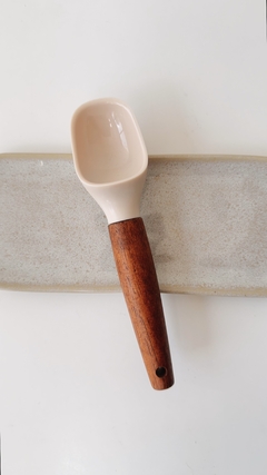 KIT DE UTENSÍLIOS UTILÍSSIMO (8 PEÇAS) - CREME - loja online