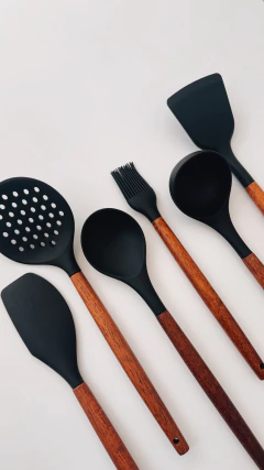 KIT DE UTENSÍLIOS ESSENCIAL (6 PEÇAS) - PRETO na internet