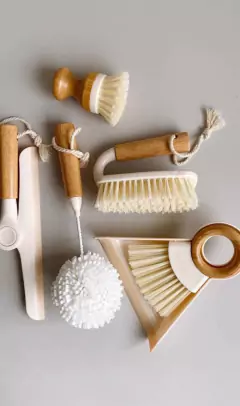 KIT ESCOVA DE BAMBU E PÁ PEQUENA - OFF WHITE - loja online