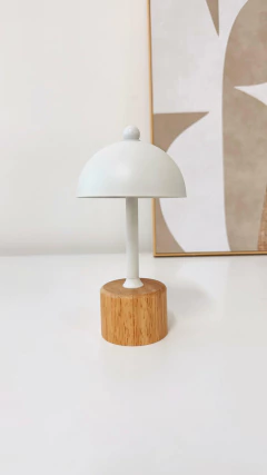 LUMINÁRIA DE MESA TOUCH BAIXA - BRANCA