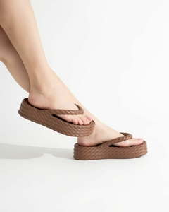 Chinelo Nuvem Marrom