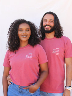 camiseta tudo o que você devia ser - comprar online