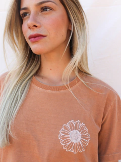 camiseta o girassol da cor do seu cabelo na internet