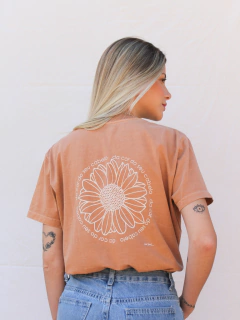 camiseta o girassol da cor do seu cabelo - Uai Soul