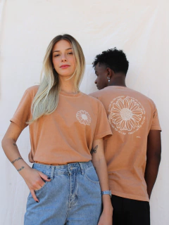 camiseta o girassol da cor do seu cabelo - comprar online