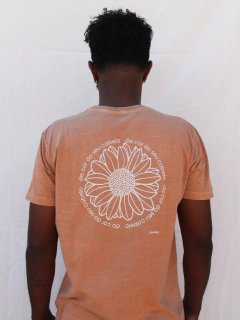 camiseta o girassol da cor do seu cabelo - loja online